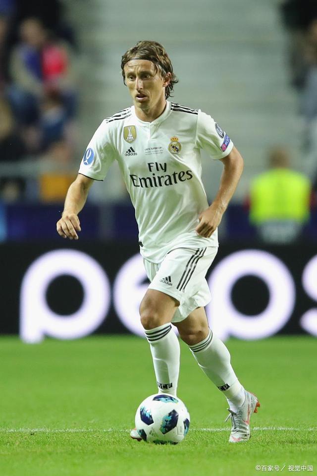 输深圳发布会！卢伟解析不上白边与末节体能问题，两度揽责背锅