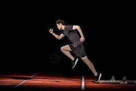 雷迪克：湖人目前首要任务是保护詹姆斯，而不是让他凑场次评奖